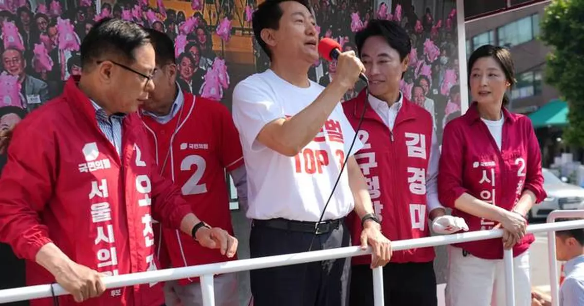 South Koreans vote in local elections seen as a gauge of support after President Lee's first year