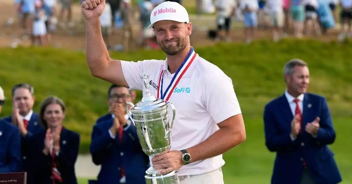 Clark wins 2nd US Open title. Yamashita takes LPGA event in playoff
