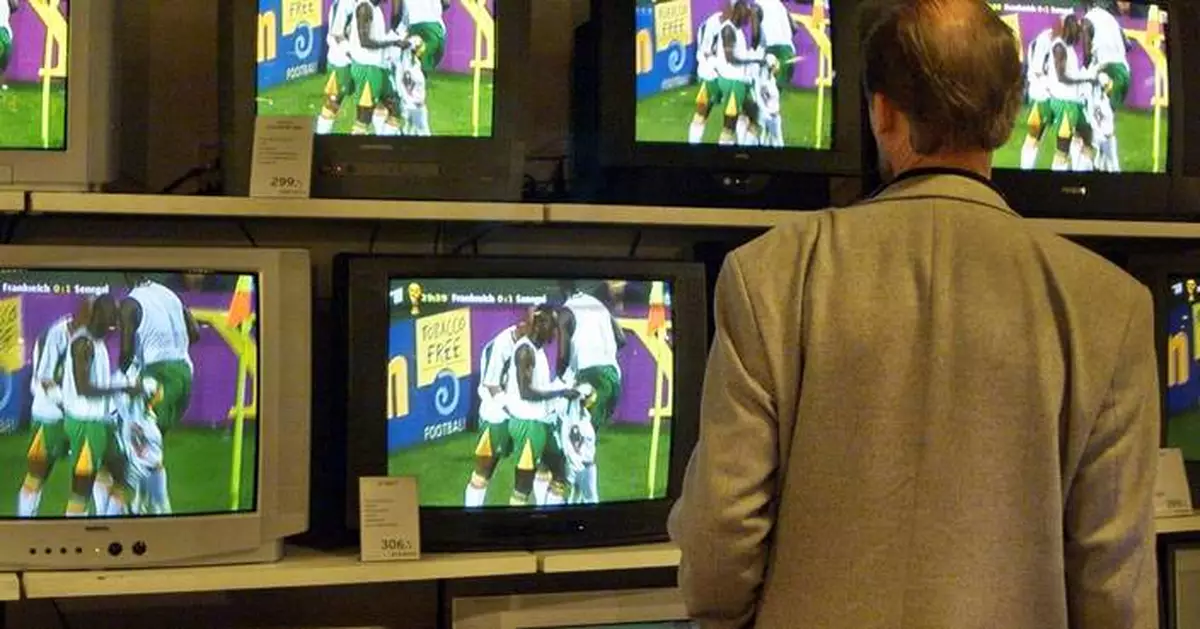 Senegal looks to repeat 2002 World Cup upset of France that set off dancing in Dakar's streets