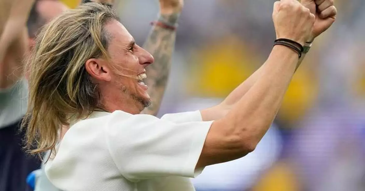 Ecuador coach Sebastián Beccacece shares an emotional moment with his family at the World Cup