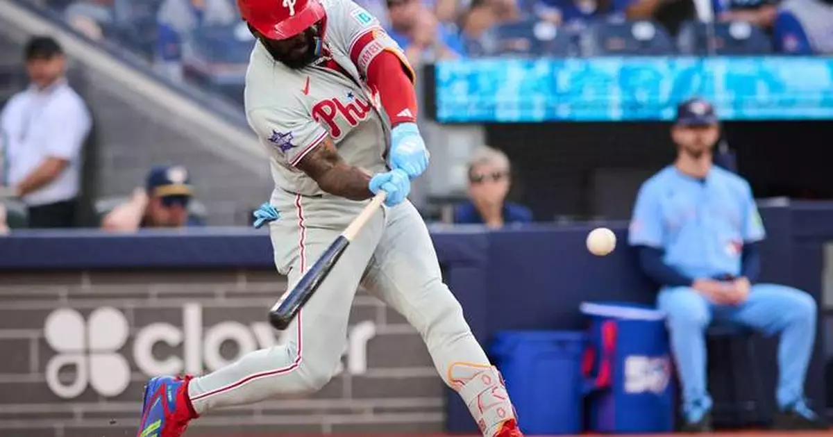 Phillies OF Adolis García leaves game because of pulled muscle in right shoulder