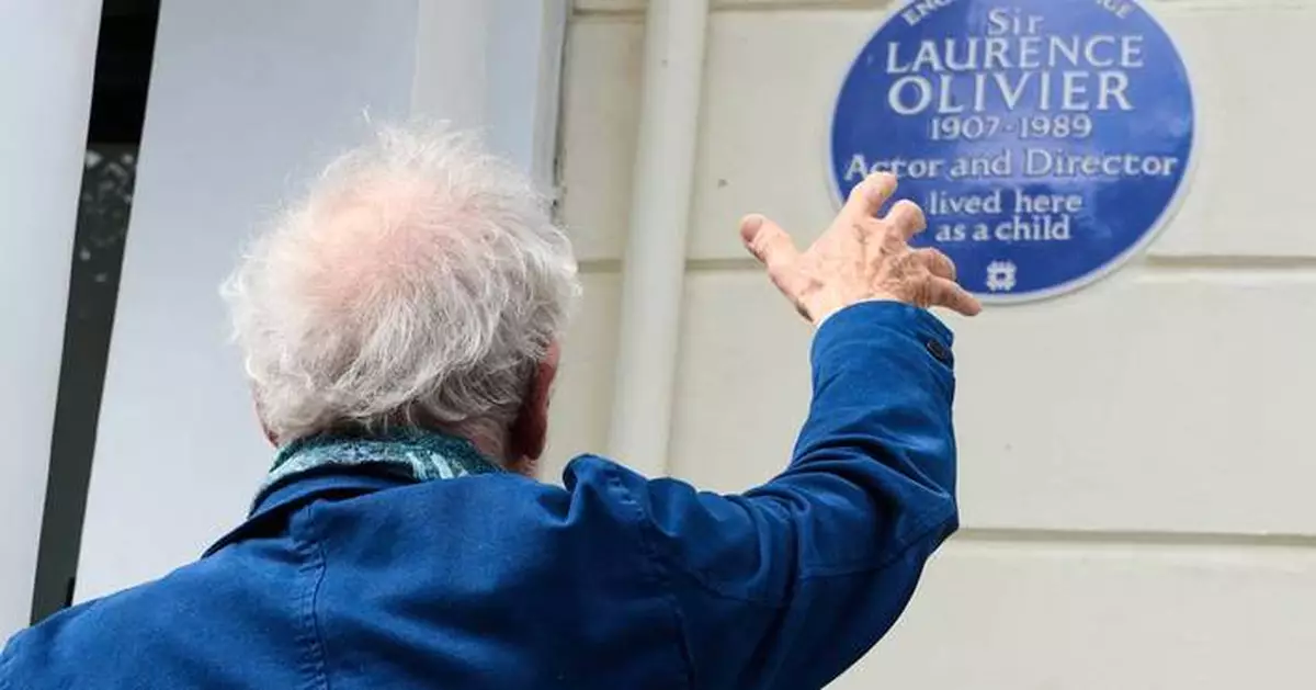Laurence Olivier is honored with a plaque at his London childhood home