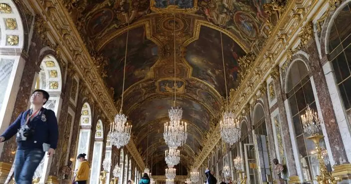 Macron deploys Versailles’ gold, mirrors and history in a high-stakes courtship of Trump