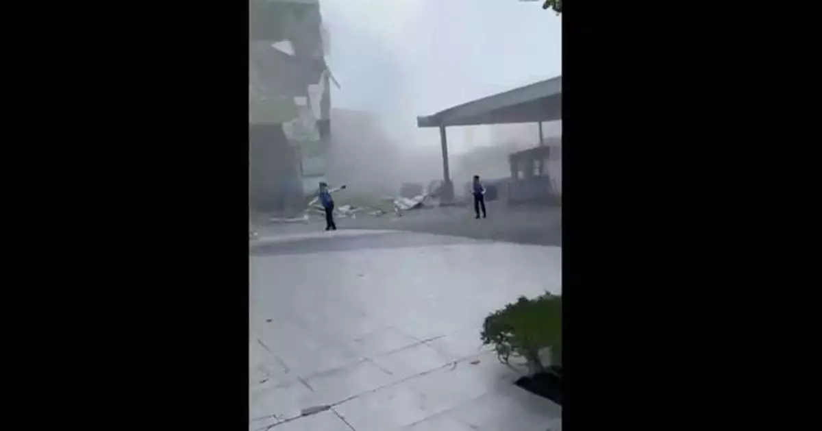 A 7.8 magnitude earthquake in the southern Philippines causes 4 deaths, damage and a tsunami