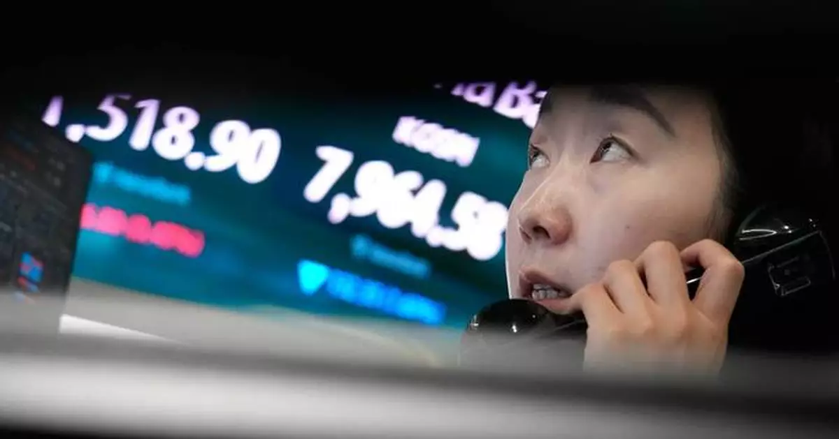 Wall Street drifts after tech stocks keep swinging