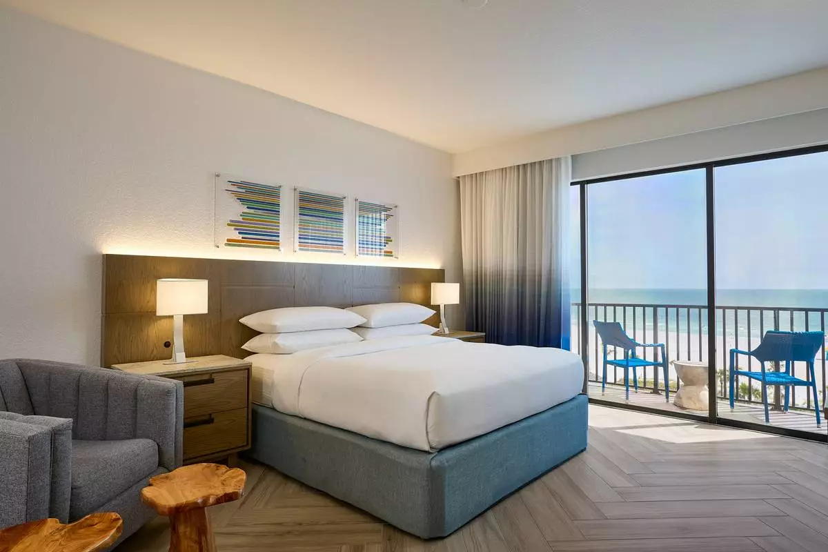 All 228 guest rooms, including 80 Jr. Suites with kitchenettes, and many with beach and bay views, are renovated. Abundant natural light fills each guest room and suite, where a palette of sandy neutrals is complemented by artwork inspired by the Gulf Coast's sunsets and seascapes.