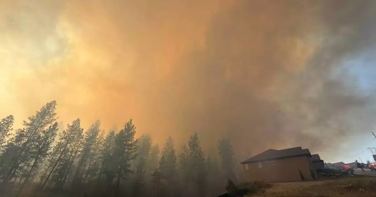 Eastern Washington wildfire forces evacuations and destroys homes