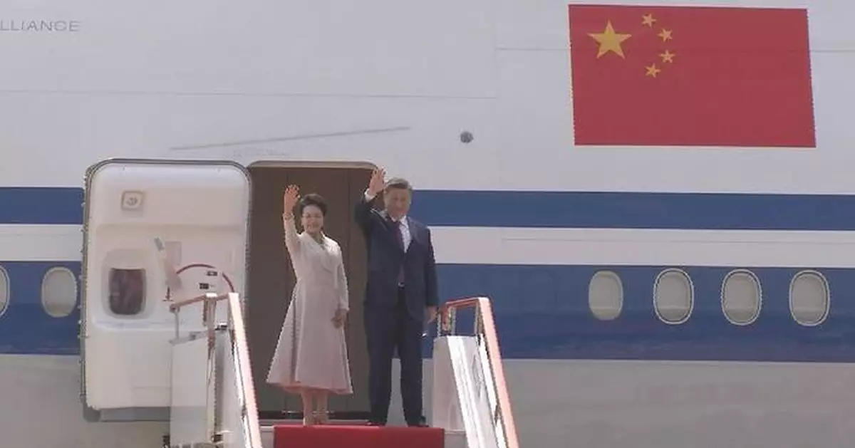 Xi concludes DPRK visit, receives grand farewell from Kim
