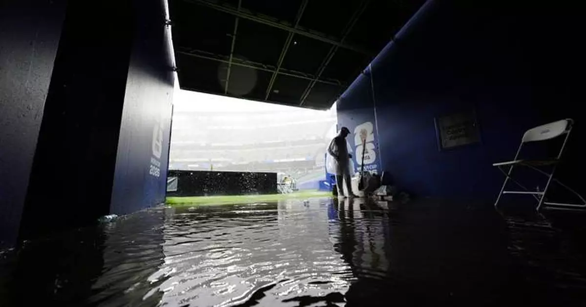 One Extraordinary Photo: What it takes for inclement weather to become the news of the match