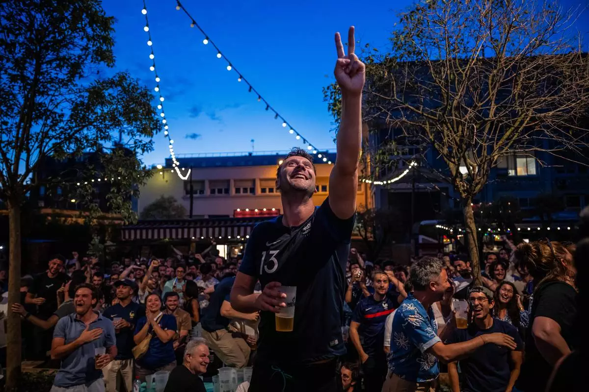French fans react as they watch a broadcast of the World Cup Group I soccer match between France and Senegal, Tuesday, June 16, 2026, in Paris. (AP Photo/Aurelien Morissard)