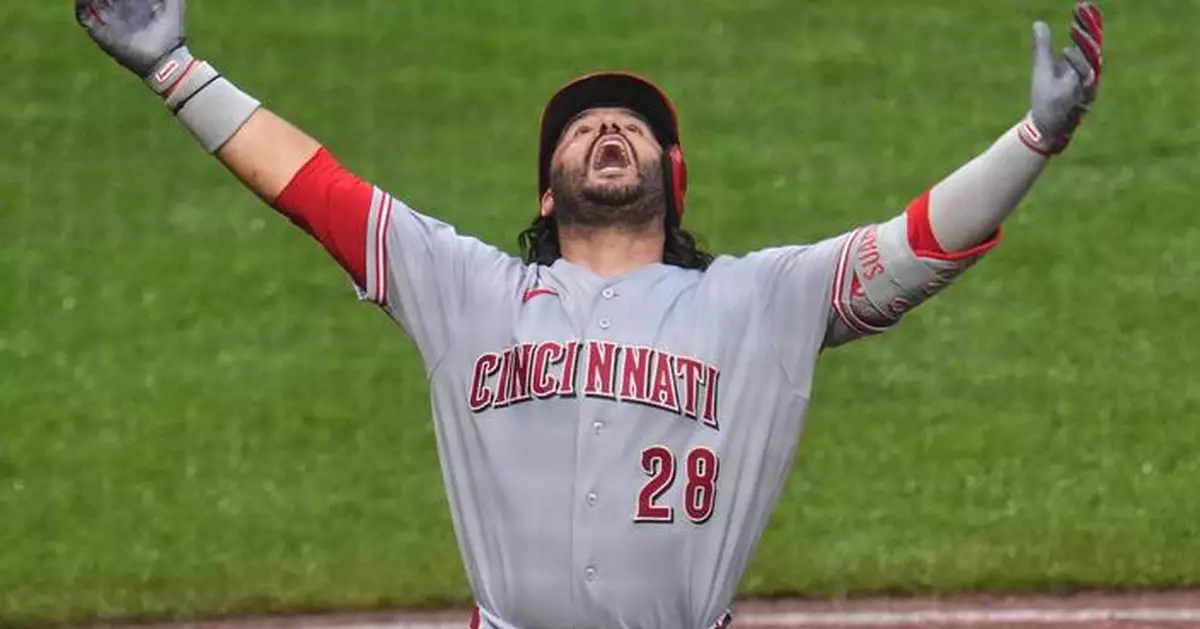 Reds' Eugenio Suárez leaves after taking pitch to hand; X-ray inconclusive, CT scan scheduled