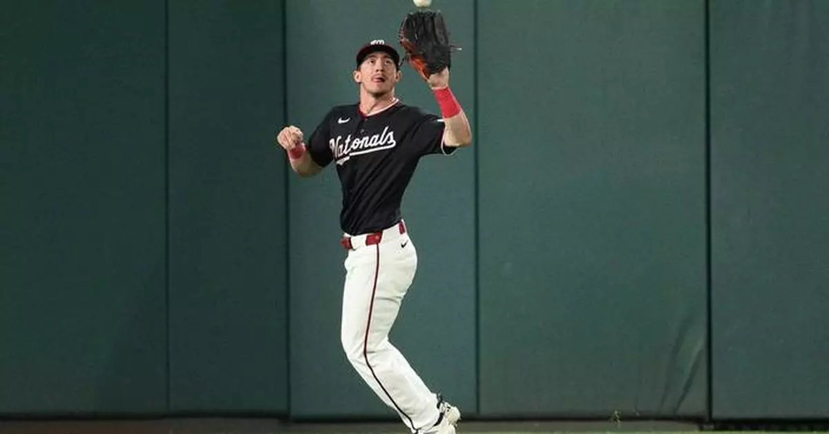 Nationals' Jacob Young leaves game after crashing into outfield wall