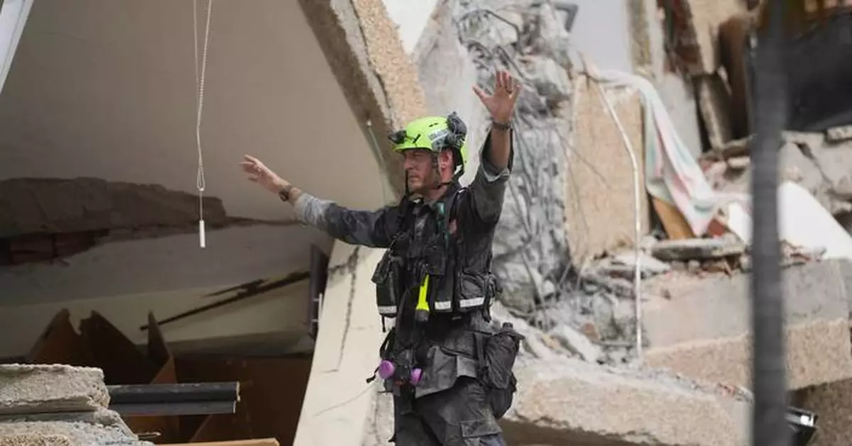 After an earthquake, how long can trapped victims survive?