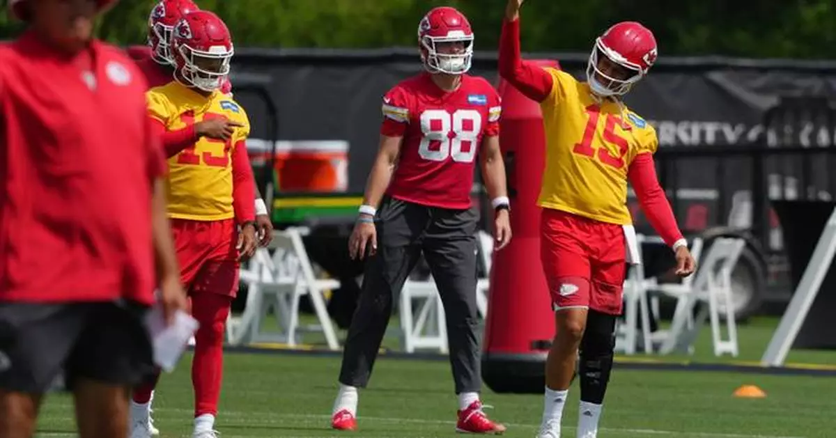 Chiefs lock in Patrick Mahomes through 2033 with a $504.75M reworked deal, AP source says