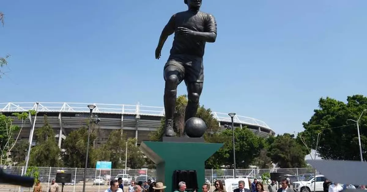 As the World Cup approaches, Sotheby's is set to auction Pele's  jersey