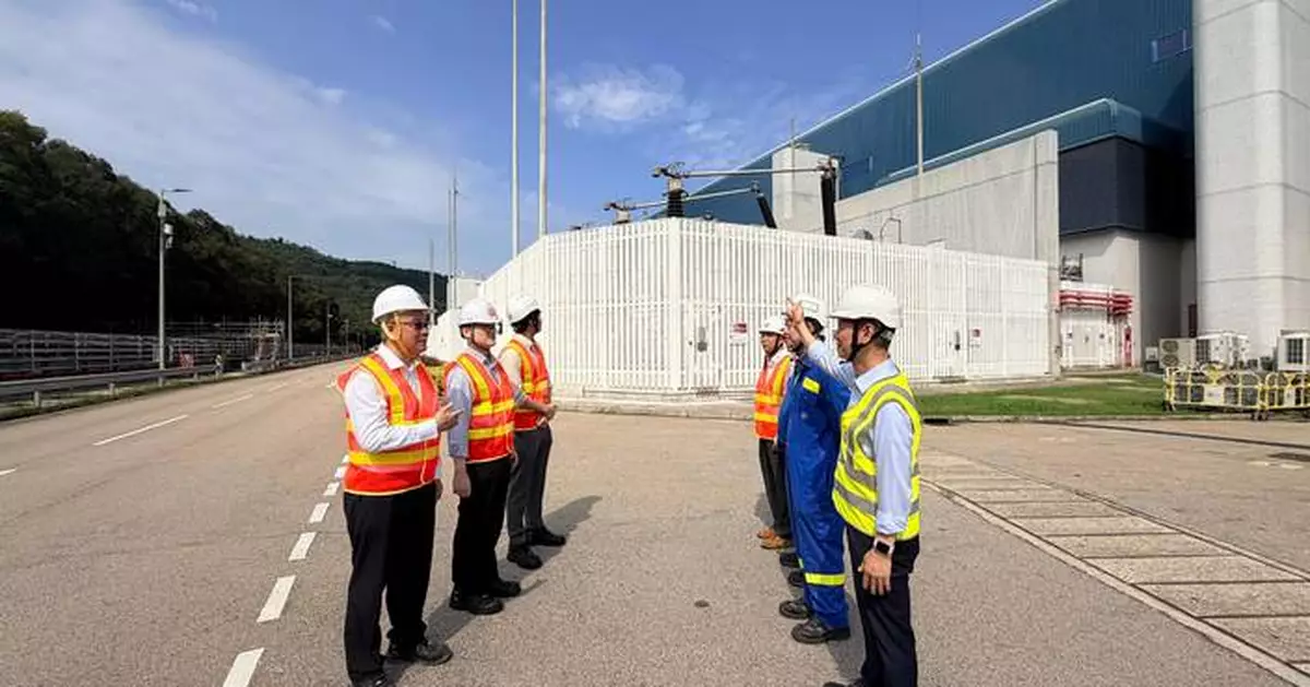 Director of Electrical and Mechanical Services Visits CLP to Learn About Measures Against Adverse Weather