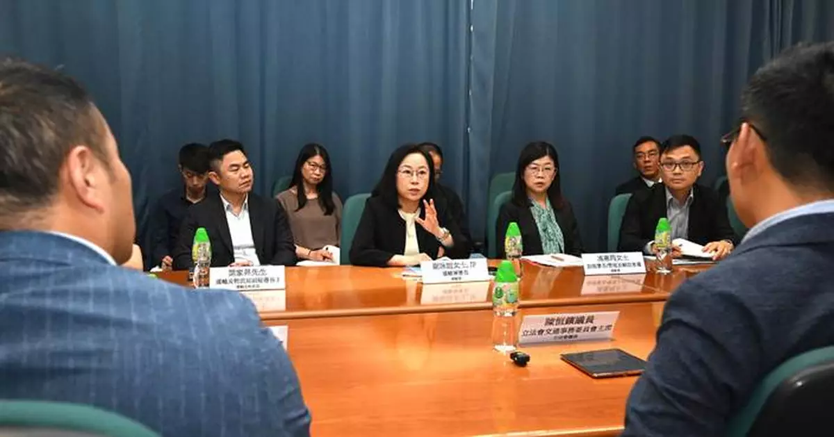 Transport Commissioner Reviews Traffic Incident Management at Tsing Ma Control Area
