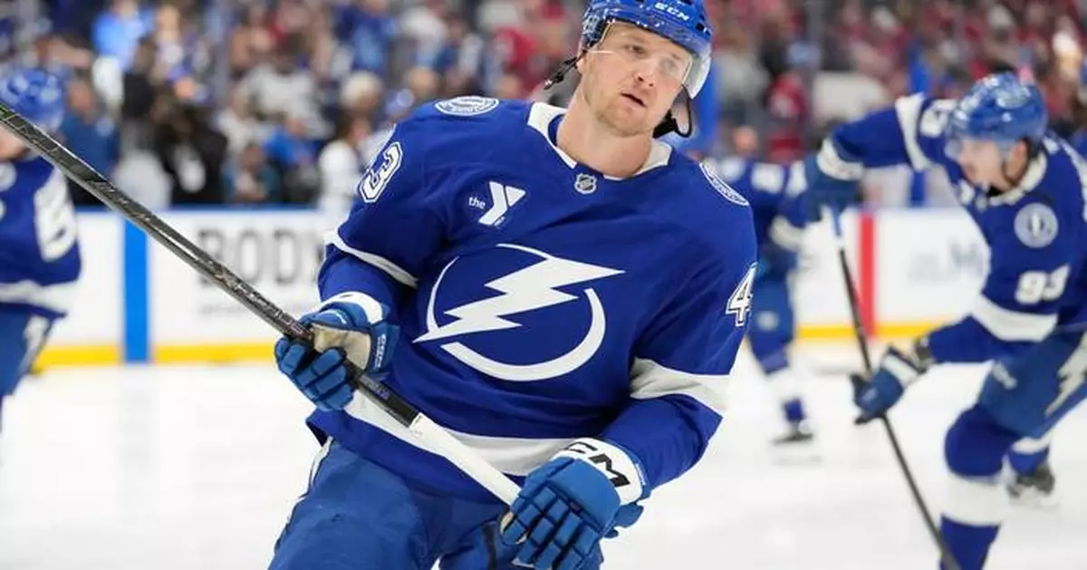 Leafs acquire Darren Raddysh from Lightning and sign him to an 8-year contract