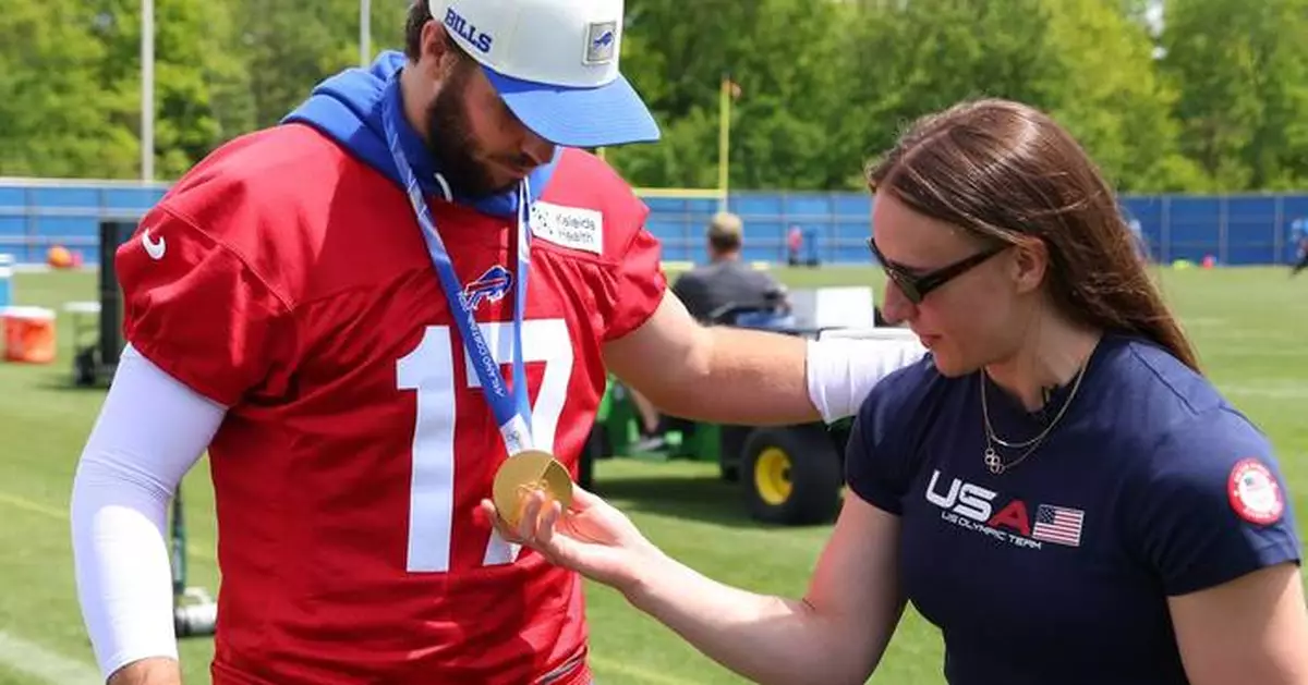 Hayley Scamurra gets a thrill showing off US hockey gold medal with Josh Allen at Bills practice