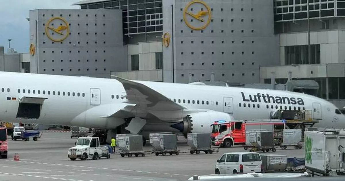 Lufthansa employees injured after Boeing 787’s nose landing gear collapses at Frankfurt airport