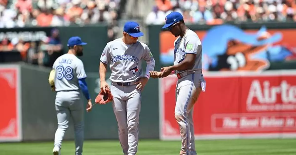 Jays OF Jesús Sánchez suffers right wrist bruise on ball thrown by kid from stands
