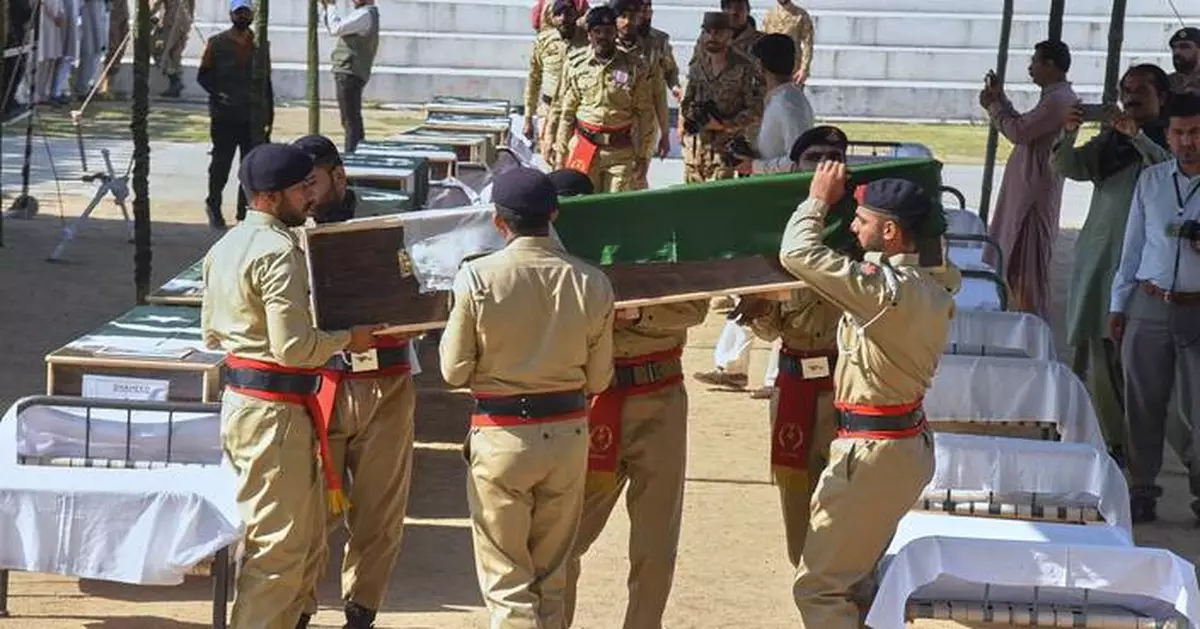 A mass funeral is held for 22 Pakistani soldiers who died in a helicopter crash in Kashmir