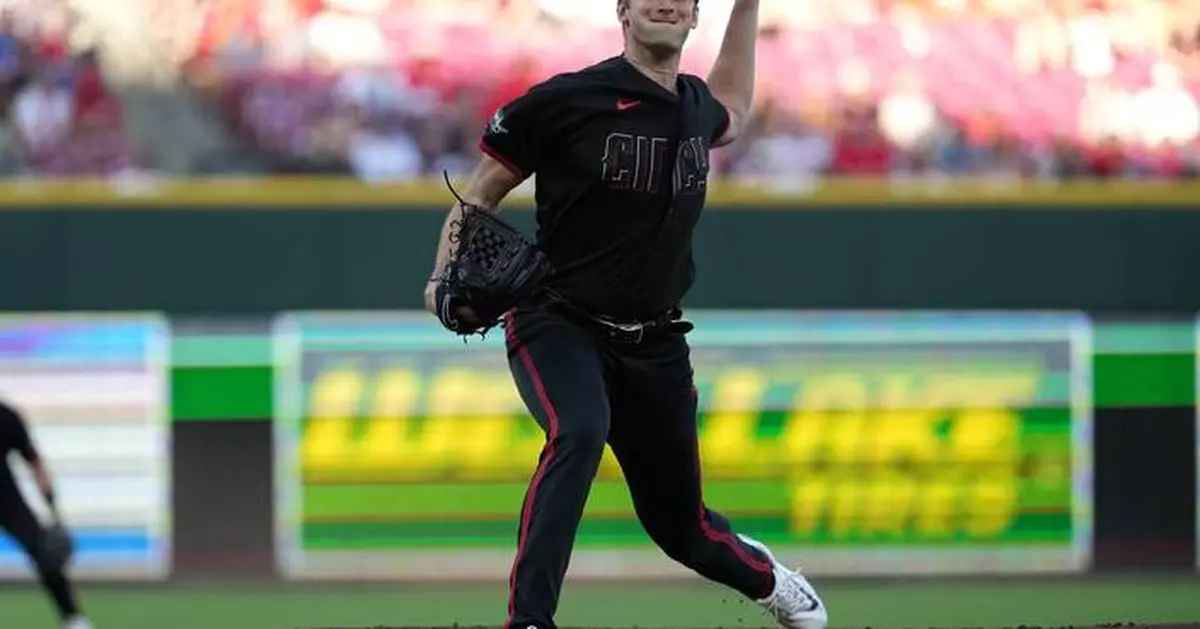Dunn's error leads to 3-run 9th, Diamondbacks beat Reds 5-2