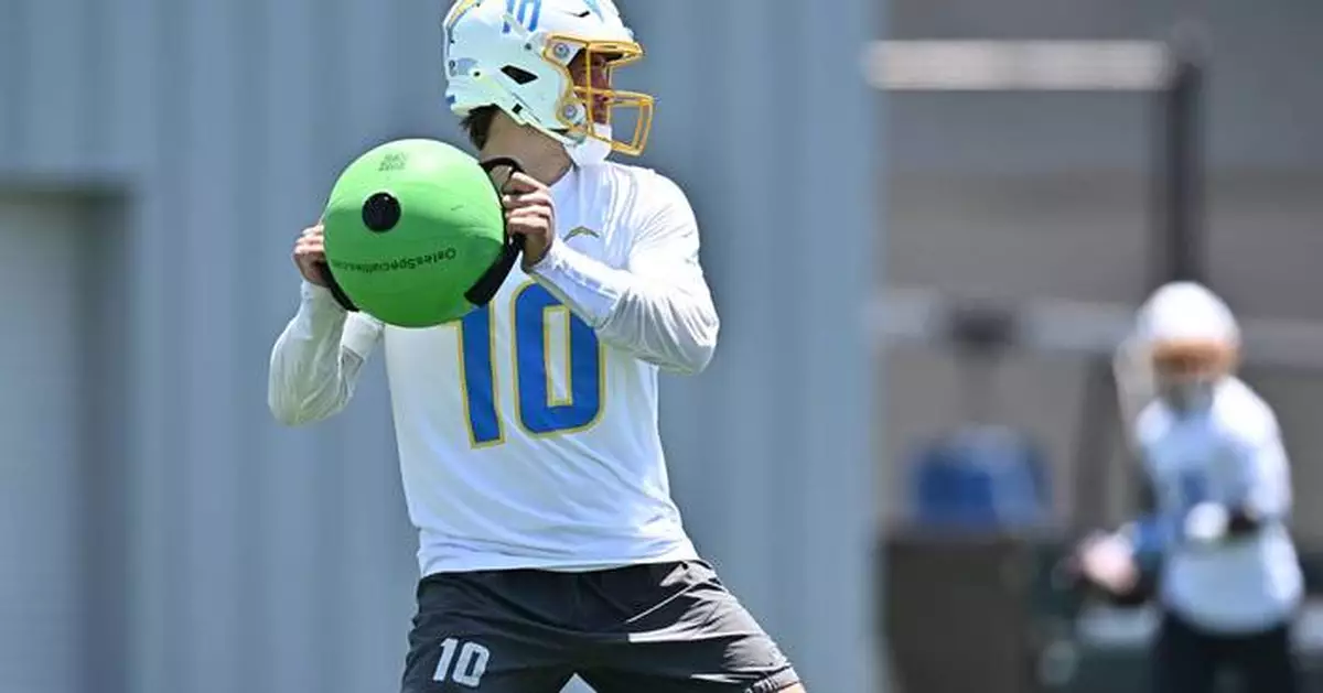 Chargers' Justin Herbert adjusting footwork during offseason program