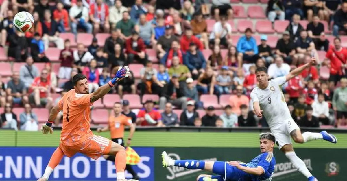 Czech Republic's final World Cup squad includes 17-year-old Hugo Sochůrek