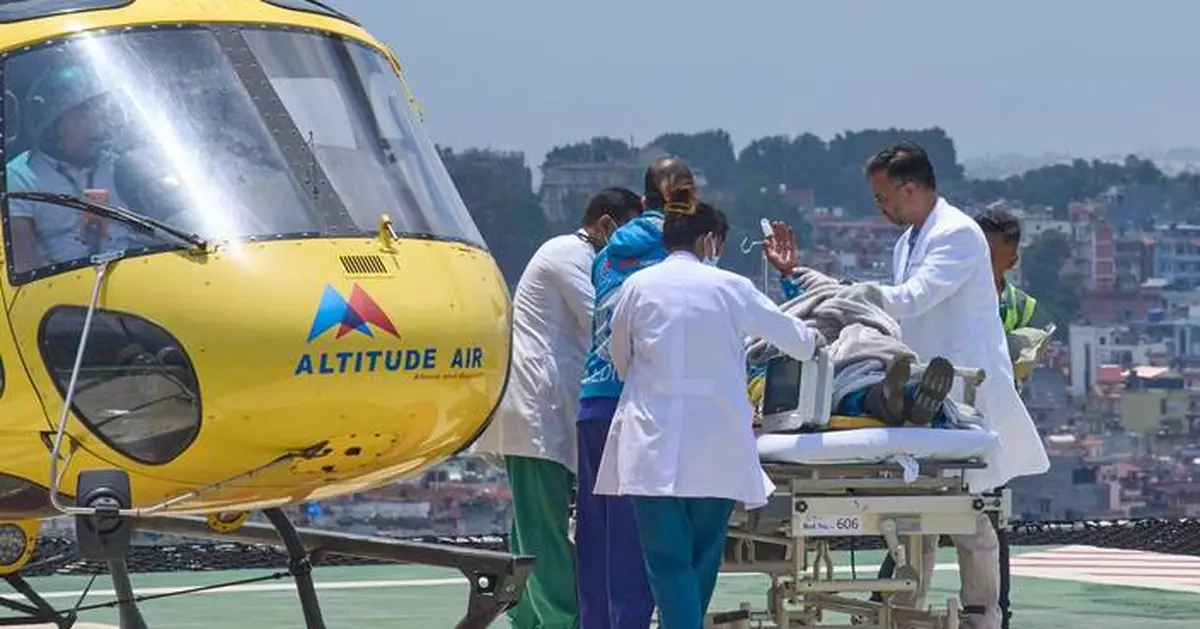 Sherpa guide missing for a week on Mount Everest rescued while crawling to base camp
