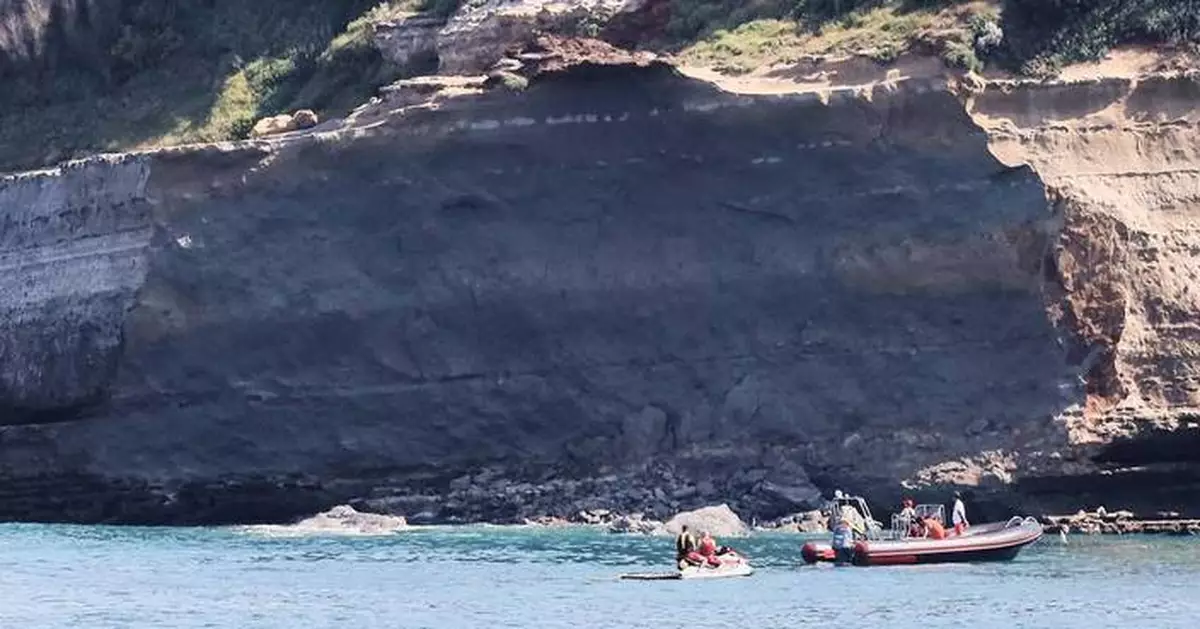 A cliff collapses near Biarritz lighthouse, killing a diver and leaving another missing