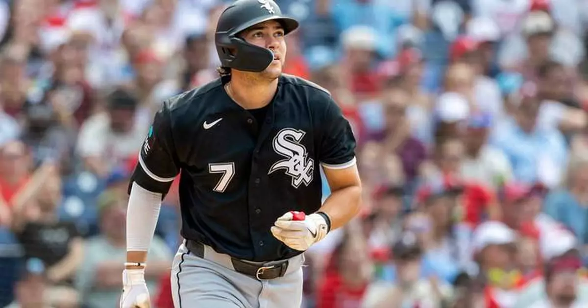 Jacob Gonzalez hits his first major league homer, White Sox beat the Phillies 6-3 to even series