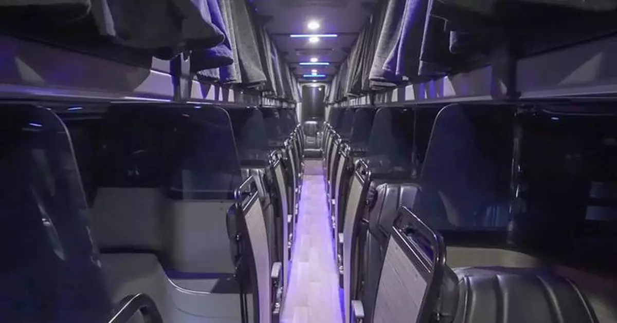 Napaway Unveils the Next Generation of Sleeper Coaches, Delivers the First to Florida Everblades and Dolphin Transportation
