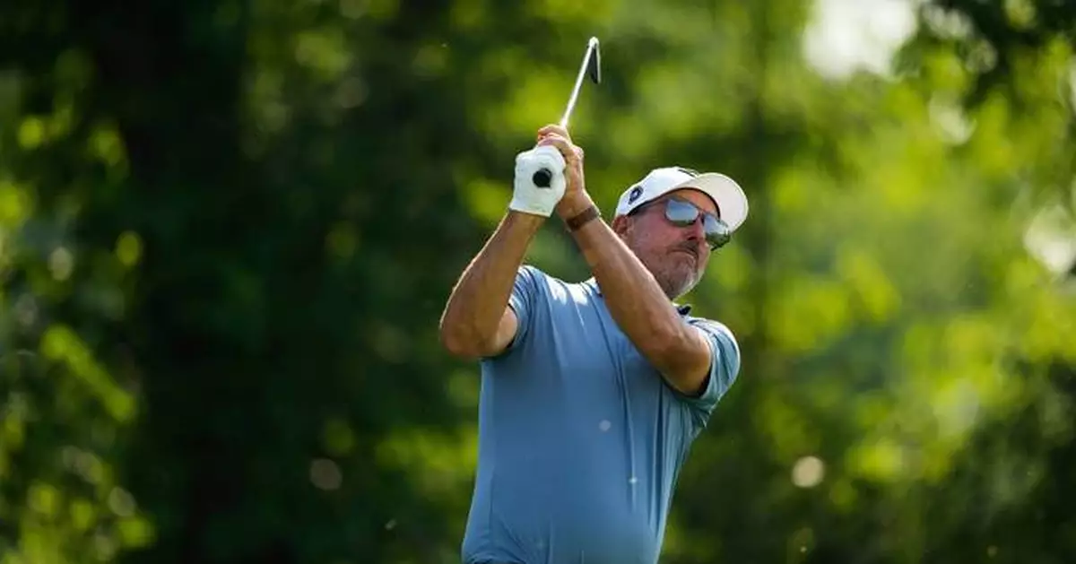 Mickelson's lawyer says he resigned from country club after misconduct allegations