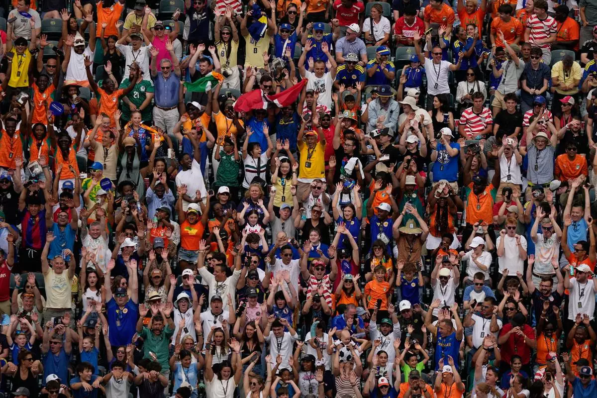 Fans do the wave during the World Cup Group E soccer match between Curacao and Ivory Coast in Philadelphia, Thursday, June 25, 2026. (AP Photo/Matt Slocum)
