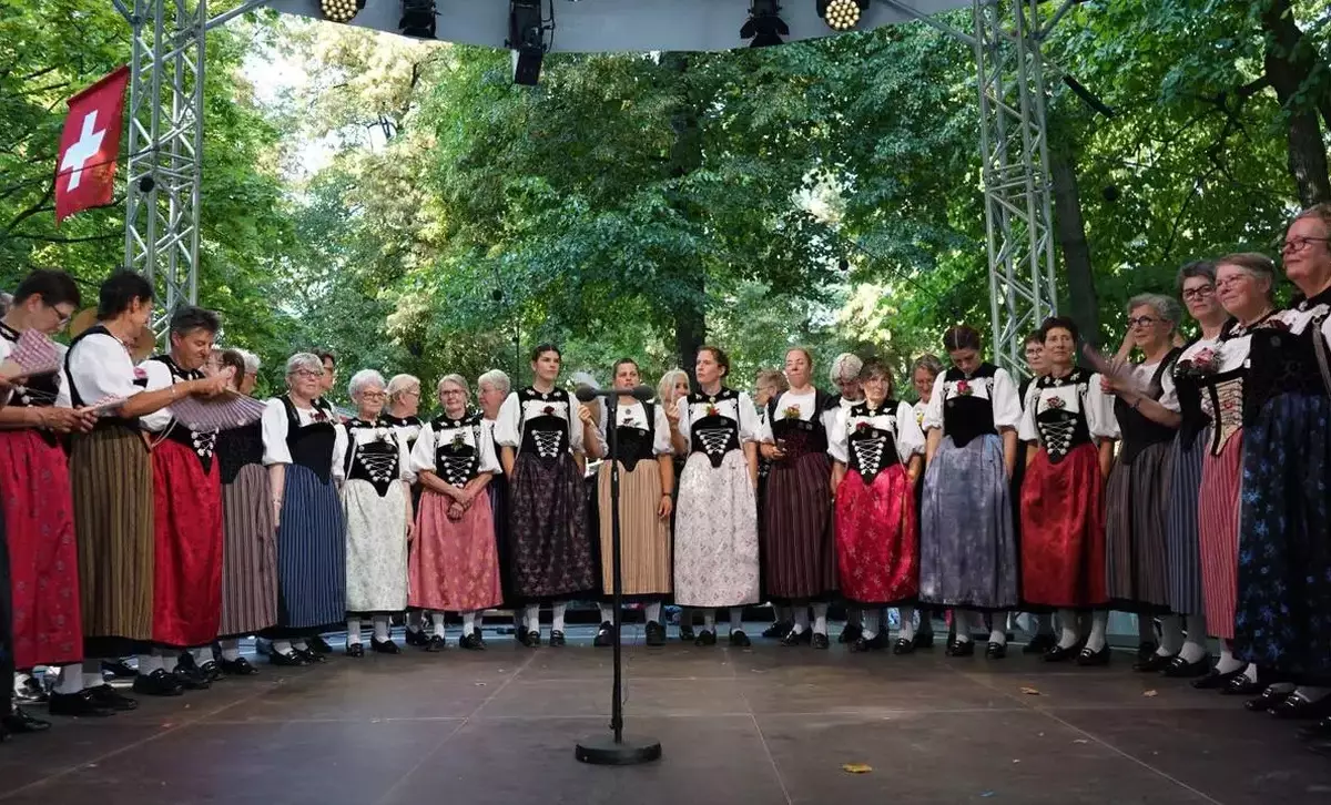 Heat forces yodelers at annual Swiss festival to sing in fountains