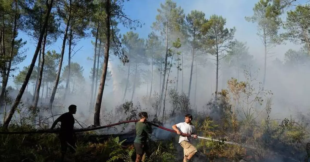 Firefighters in France hold back vast wildfire as heat returns to test their grip
