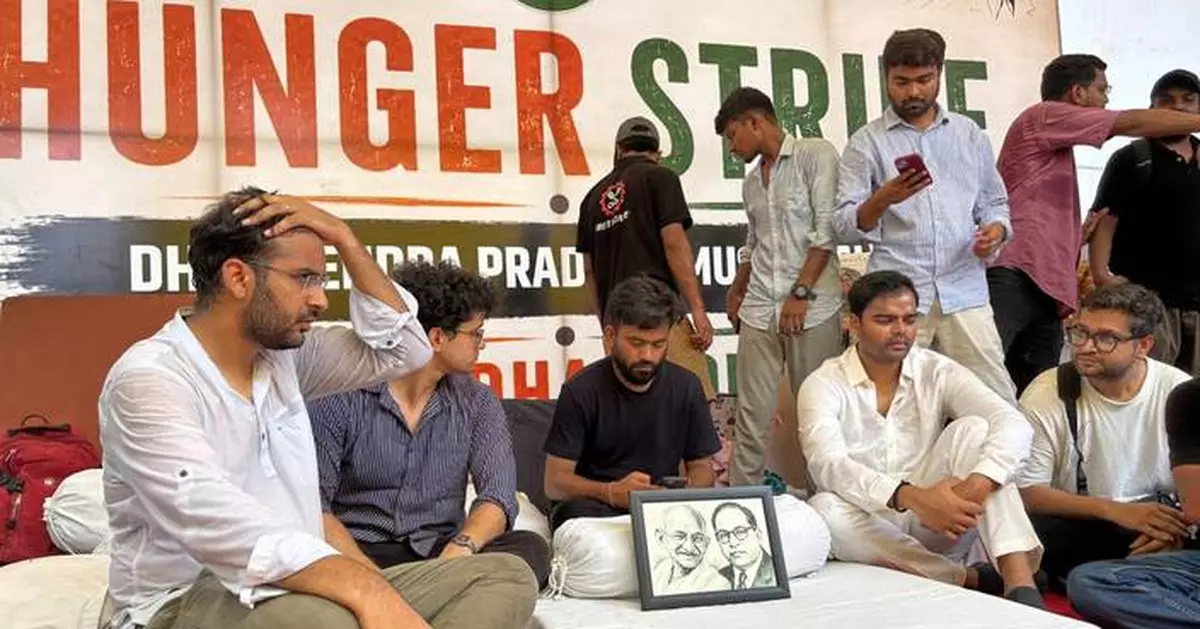 Indian police forcibly hospitalize a prominent Cockroach Party activist on hunger strike