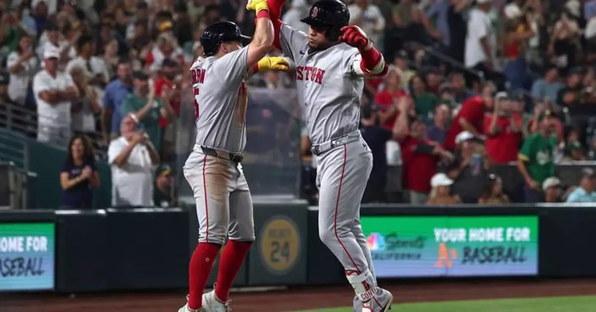 Red Sox hit back-to-back HRs in 8th to beat A's 5-4