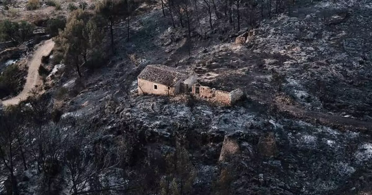 Hundreds of firefighters battle wildfire in southern Spain that killed at least 12