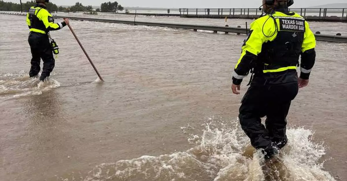 Heavy rains keep drenching South Texas, tornado reported in San Antonio