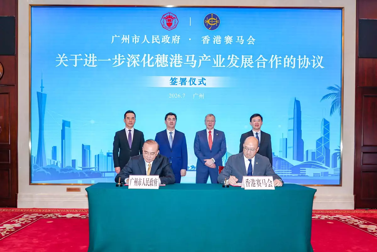 In the presence of Sun Zhiyang, Mayor of the Guangzhou Municipal People's Government (back row, 2nd left); Winfried Engelbrecht-Bresges, Chief Executive Officer of the Club (back row, 2nd right); Zhu Xiaoyi, Deputy Secretary General of the Guangzhou Municipal People's Government (back row, 1st left); and Clement Woo, Under Secretary for Constitutional and Mainland Affairs of the HKSAR Government (back row, 1st right), the Deepened Collaboration Agreement to further advance equine industry development was signed by Pan Zhijun, Secretary General of the Guangzhou Municipal People's Government (front row, left); and Raymond Tam, Executive Director, Corporate Affairs of the Club (front row, right).