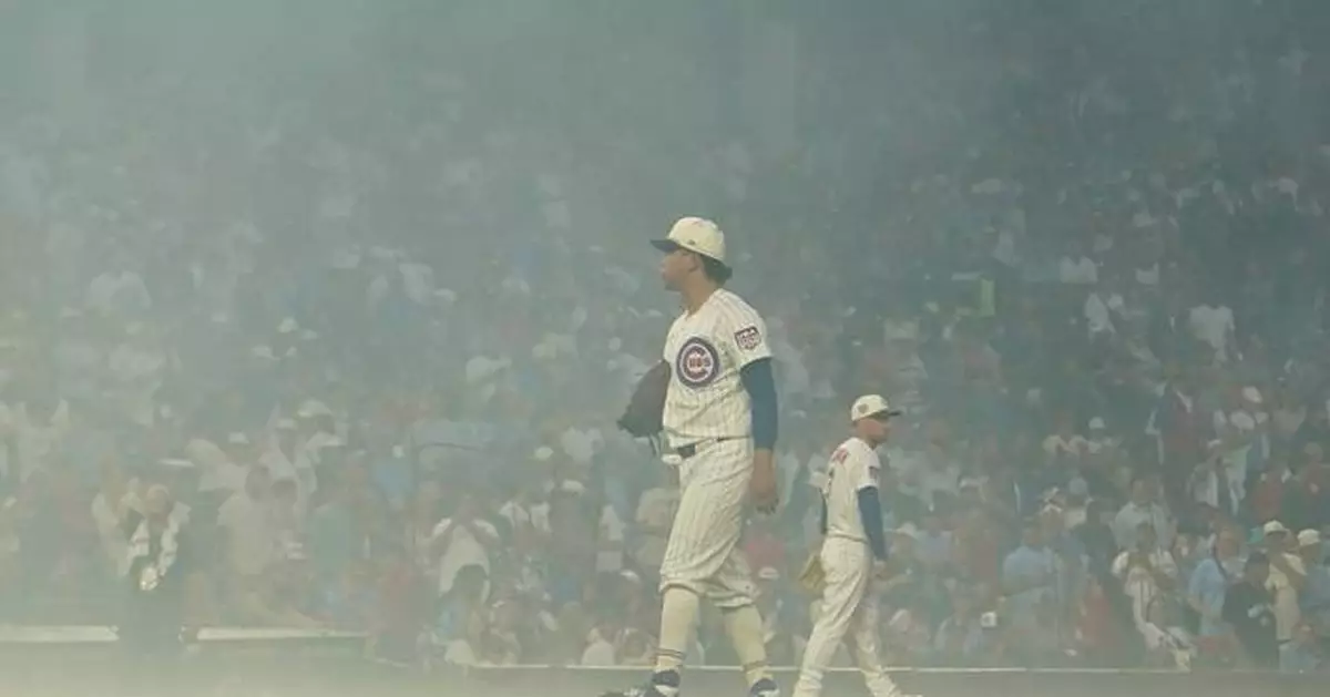 Cubs fans sing `Take Me Home, Country Roads' during fog delay at Wrigley Field