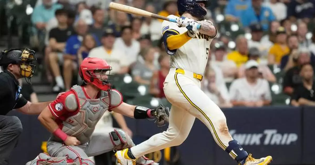 Mitchell triples in the go-ahead run in the 7th in the Brewers' 4-2 win over the Reds
