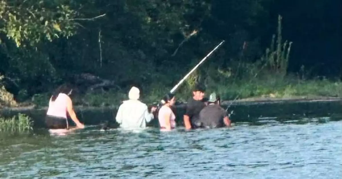 AP Exclusive: A boater's photo may be 'the last picture' of group drowned in an Ohio river