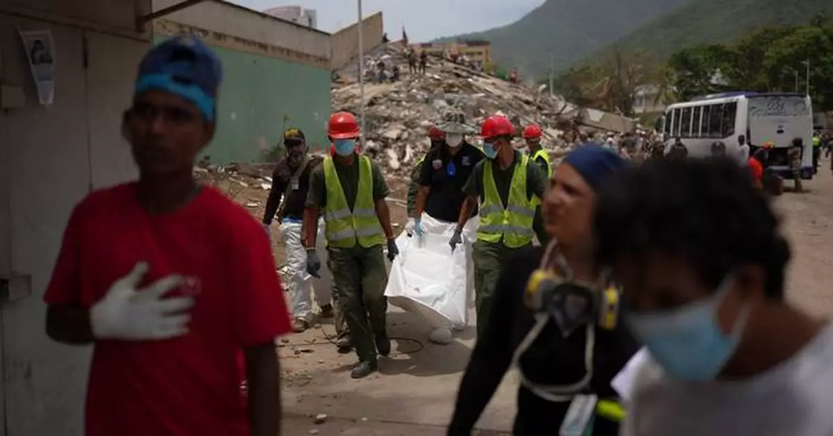 As quake rescue effort winds down, Venezuelans are left alone to recover their dead