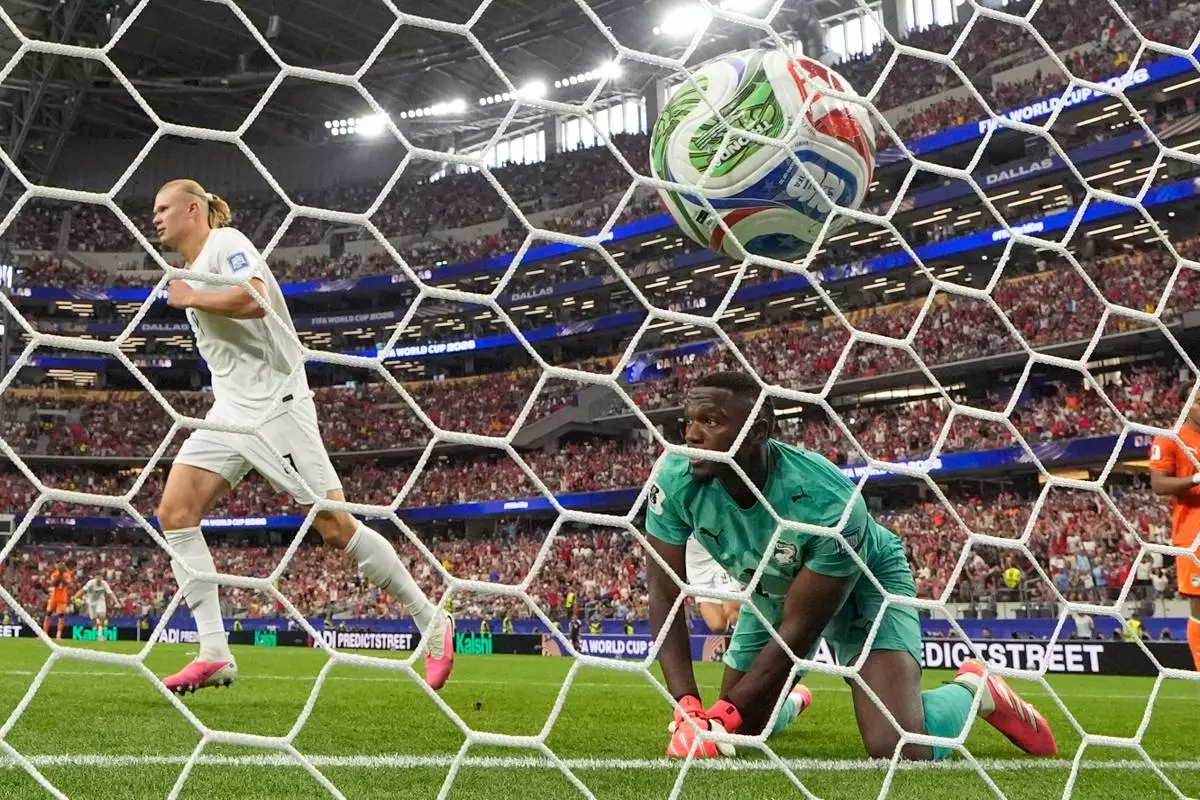 Norway's Erling Haaland (9) scores their second goal during the World Cup round of 32 soccer match between Ivory Coast and Norway in Arlington, Texas, near Dallas, Tuesday, June 30, 2026. (AP Photo/Tony Gutierrez)