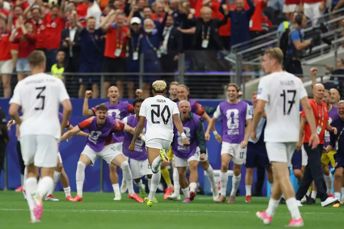 Norway's Antonio Nusa (20) center, celebrate with teammates after scoring the opening goal during the FIFA World Cup Round of 32 soccer match between Ivory Coast and Norway in Arlington, Texas, near Dallas, Tuesday, June 30, 2026.(AP Photo/Gareth Patterson)