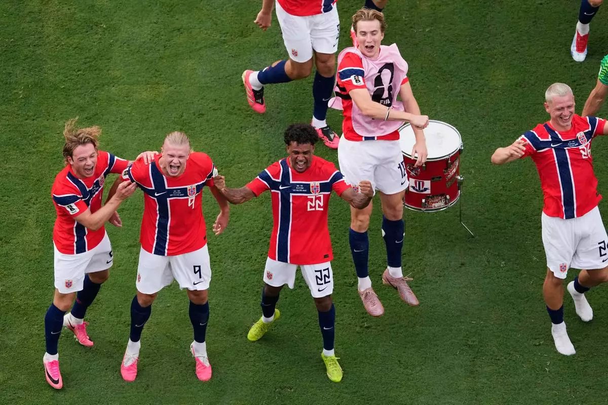 Norway players, from left, Patrick Berg, Erling Haaland, Oscar Bobb, Kristian Thorstvedt, and Julian Ryerson celebrates after the World Cup round of 16 soccer match between Brazil and Norway in East Rutherford, N.J., near New York, Sunday, July 5, 2026. (AP Photo/Matt Slocum)