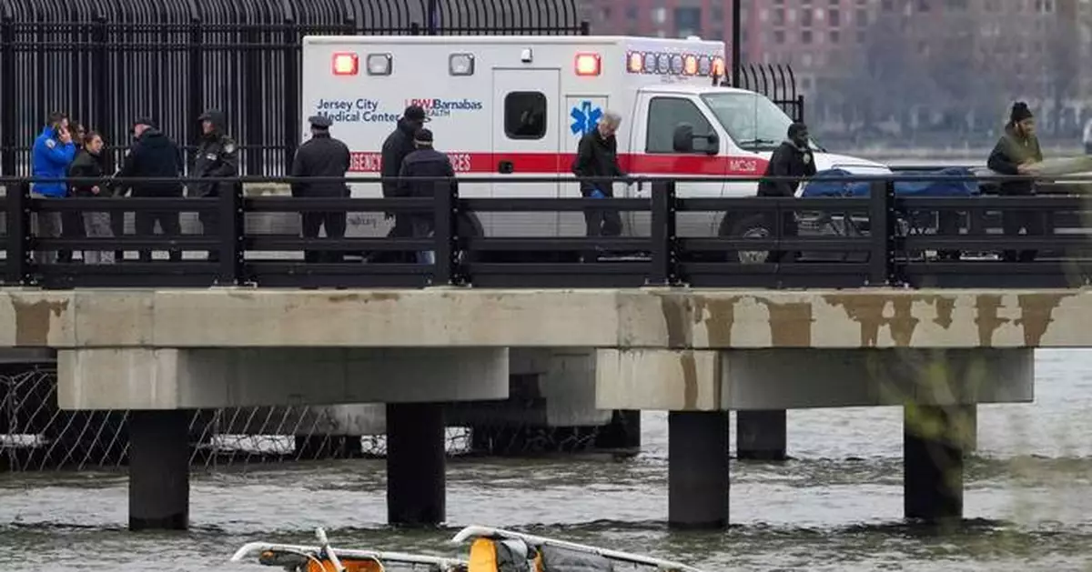 An NYC helicopter that crashed and killed 6 last year shows signs of bird strike, safety board says